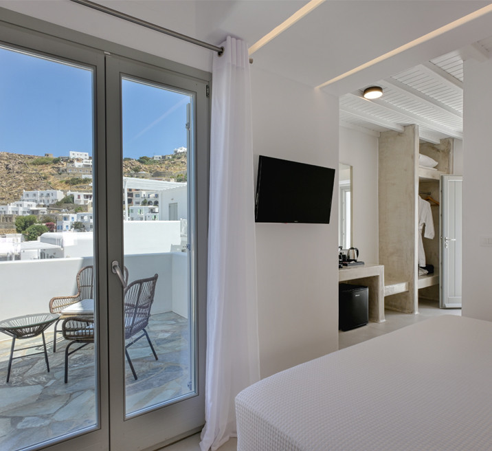 DELUXE DOUBLE ROOM WITH BALCONY AND SEA VIEW